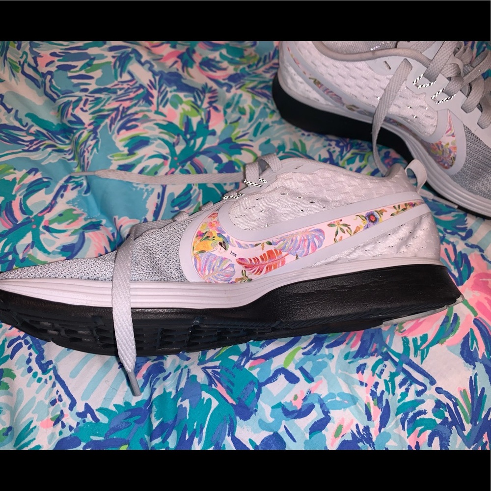 EEUC 9.5 Nike Zoom Strike